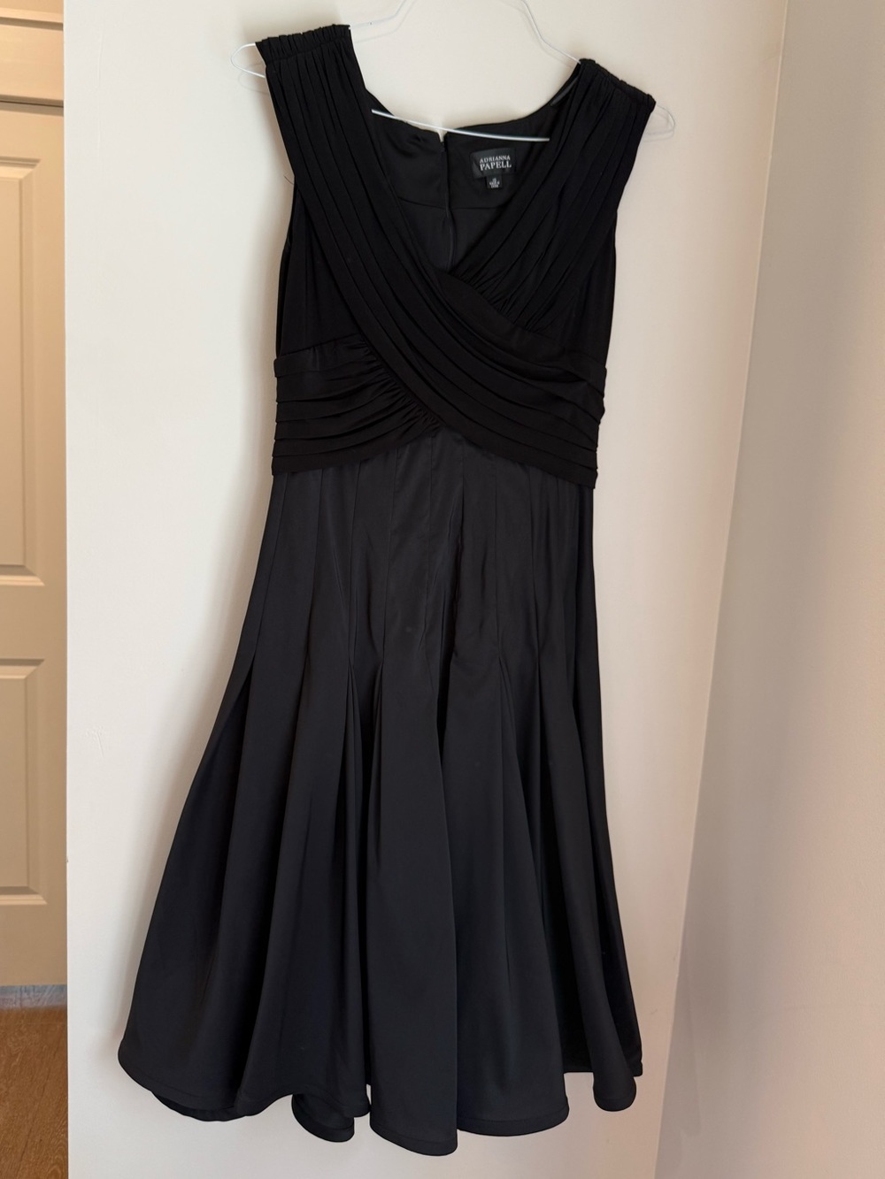 Adrianna Papell Black Midi Pleated V-Neck Midi Dress